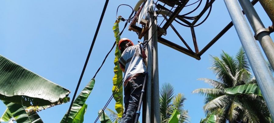 Jaga Kualitas Internet, PLN Icon Plus Lakukan Pemeliharaan Jaringan Fiber Optik di Sungai Buluh