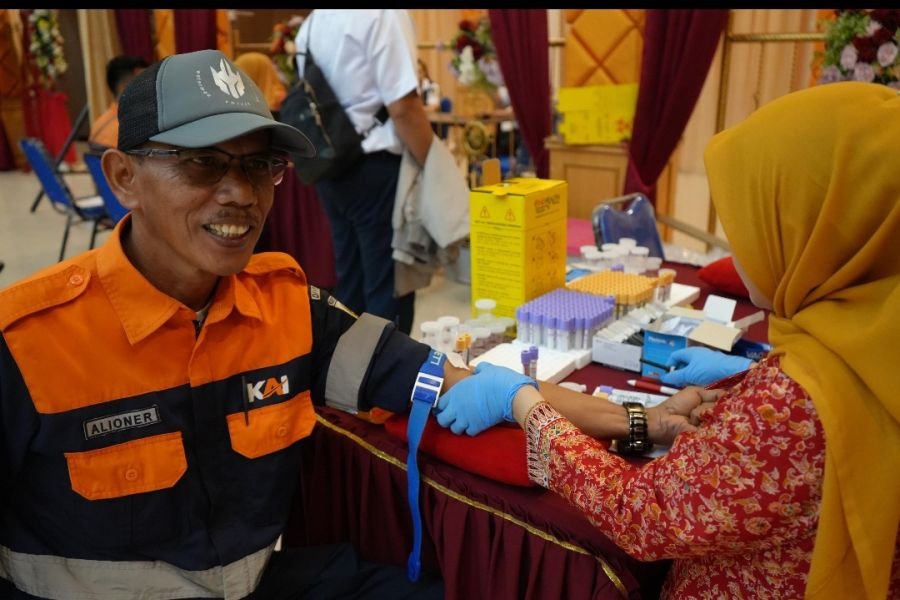 Jaga Kualitas Layanan & Keselamatan Perjalanan KA, KAI Divre II Sumbar Lakukan MCU Rutin bagi Pekeja