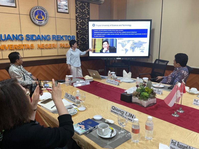 Jajaki Kerja Sama Global, Delegasi Tiongkok Tertarik Bangun Halal Center Bersama UNP