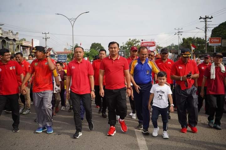 Jalan Santai Peringati HUT RI KE 78 di Kabupaten Dharmasraya Bertabur Hadiah