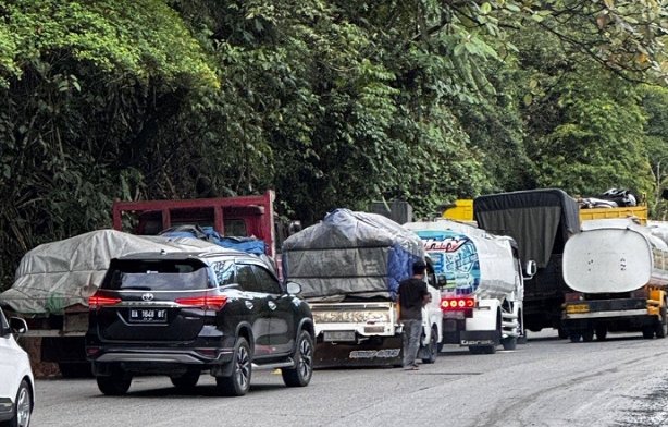 Jalur Padang–Solok Macet Parah, Panorama II Sitinjau Lauik Padat Merayap