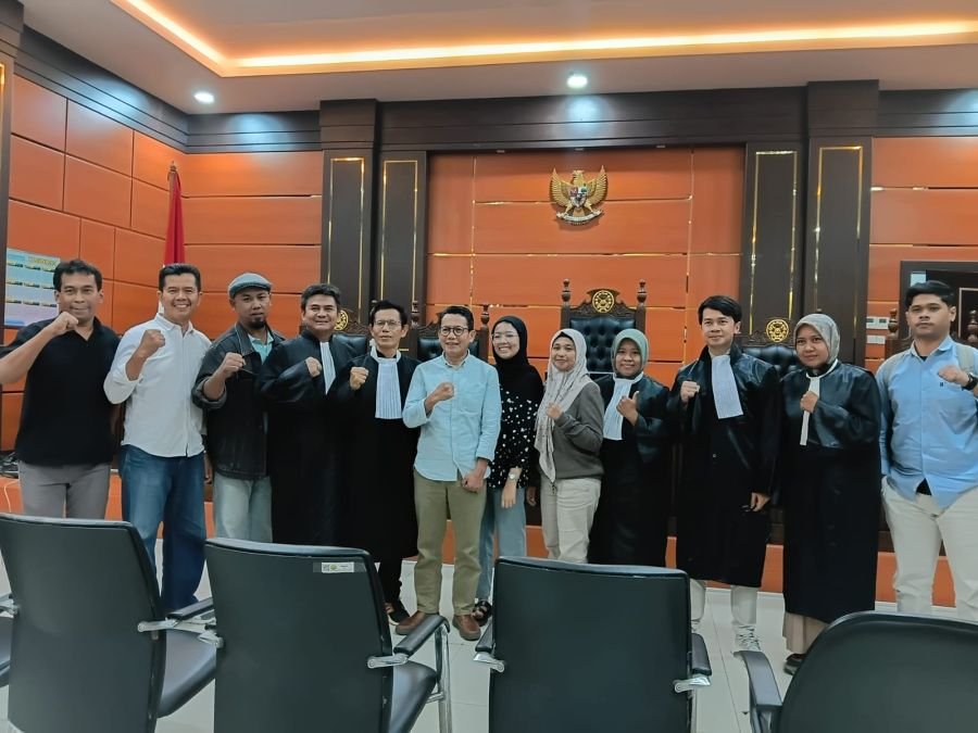 Jelang Buka Puasa Hakim Tipikor PN Padang Vonis Bebas Terdakwa Perumda PSM