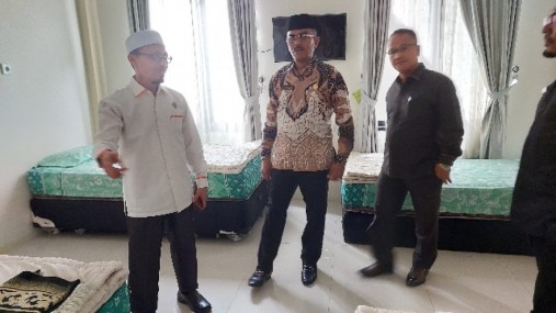 Jelang Keberangkatan Jemaah, Wakil Ketua DPRD Sumbar dan Komisi V Tinjau Kesiapan Asrama Haji Padang
