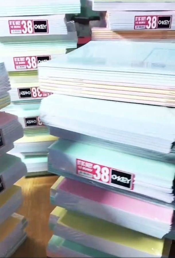 Jelang Masuk Sekolah Toko Buku Diserbu Pembeli