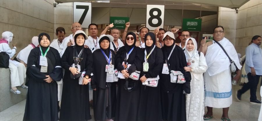Jemaah Kloter 1 Embarkasi Padang Tiba di Makkah, Haru Saat Menatap Ka’bah untuk Pertama Kali