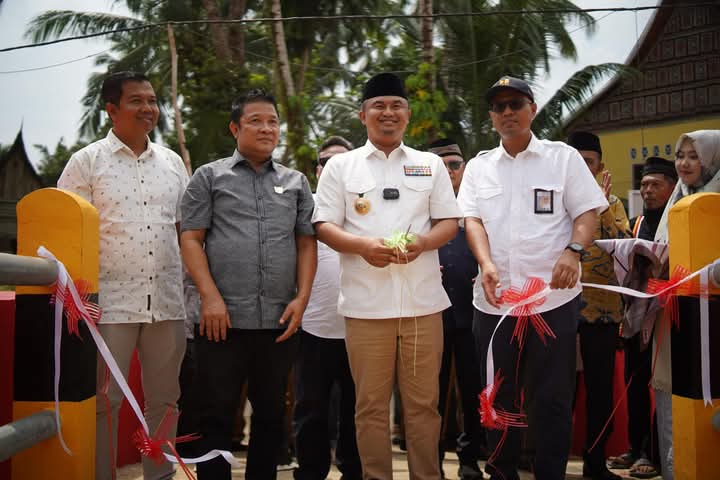 Jembatan Gantung Siguntur Diresmikan, Persembahan Manis Sutan Riska di Ujung Masa Jabatan
