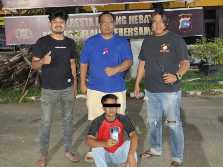 Juru Parkir Diduga Curi Ponsel Jemaah di Musala Pasar Raya Padang