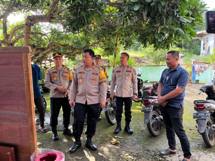 Kabid Humas Polda Sumbar Tinjau Tahap Pemungutan Suara di Wilayah Kab. SIjunjung