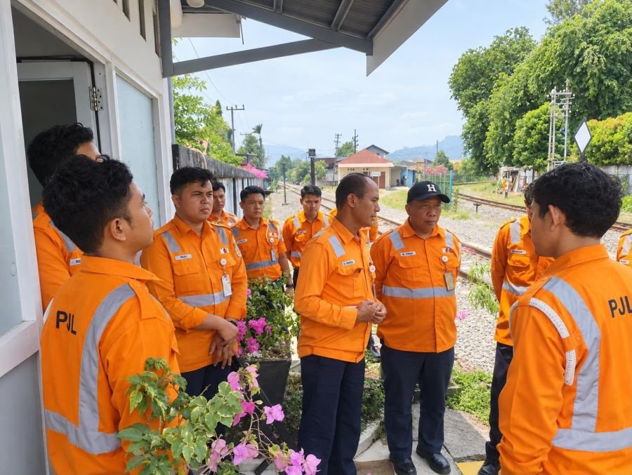 KAI Divre II Sumbar Tingkatkan Penjaga Perlintasan melalui Diklap Refreshing Secara Bertahap