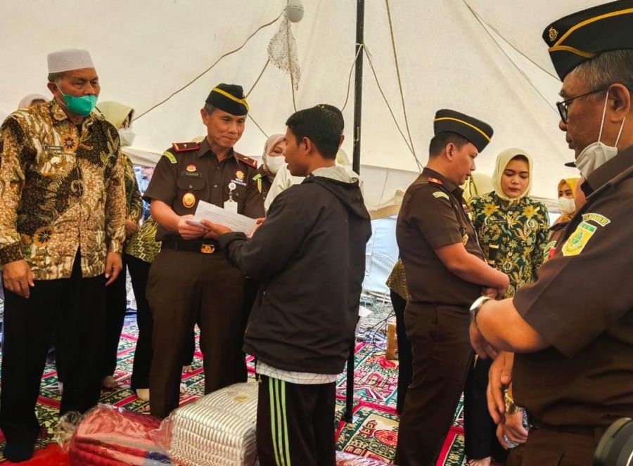 Kajati Sumbar Kunjungi Korban Gempa di Timbo Abu Ateh, Yusron: Duka masyarakat juga Duka Kami
