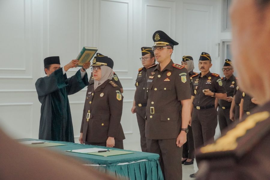 Kajati Sumbar Lantik ASDATUN dan Kajari Tanah Datar