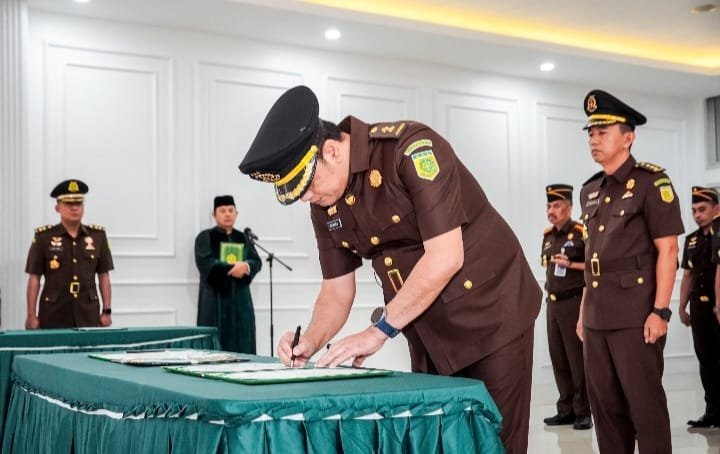 Kajati Sumbar Lantik Eks Kajari Sukabumi Sebagai Asintel : Asintel Jadi Garda Kedepan