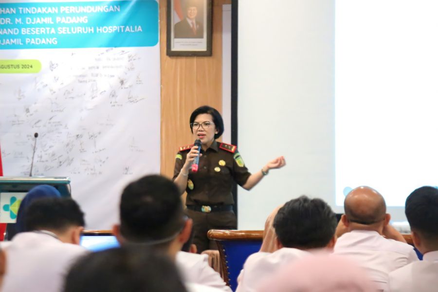 Kajati Sumbar Tegaskan Perundungan Bisa Dipidana dalam Sosialisasi Hukum di RSUP M. Djamil Padang