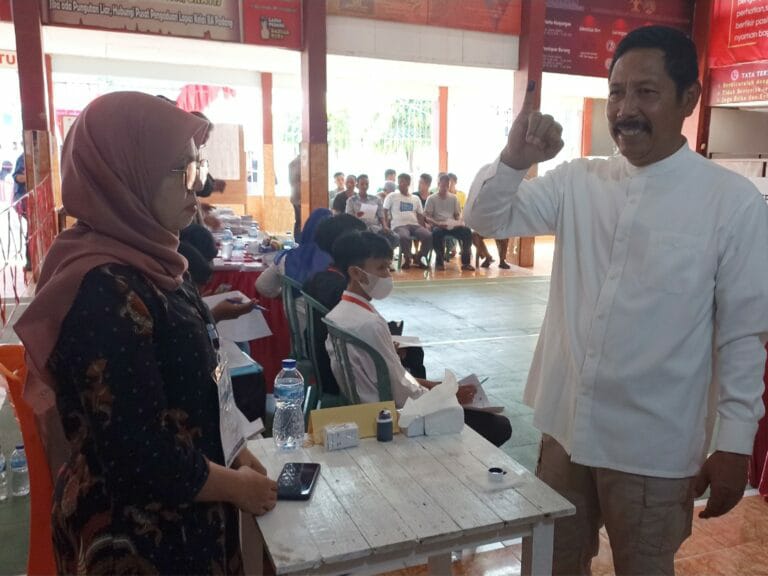 Kakanwil Kemenkumham Sumbar Tinjau Pelaksanaan Pemilu di TPS Khusus Lapas Padang