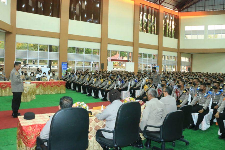 Kalemdiklat Polri Berikan Pencerahan kepada Siswa Diktukba Polri TA 2022 di SPN Polda Sumbar 