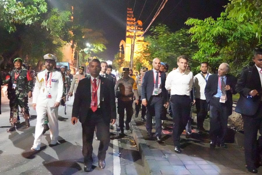 Kapolda Bali Terjun Langsung Kawal Pengamanan Presiden Prancis yang Jalan Kaki 2 Kilometer 