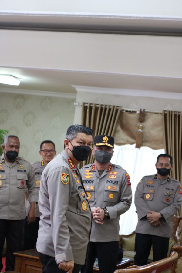Kapolda Irjen Pol Teddy Minahasa Sambut Kedatangan Kalemdiklat Polri di Polda Sumbar 