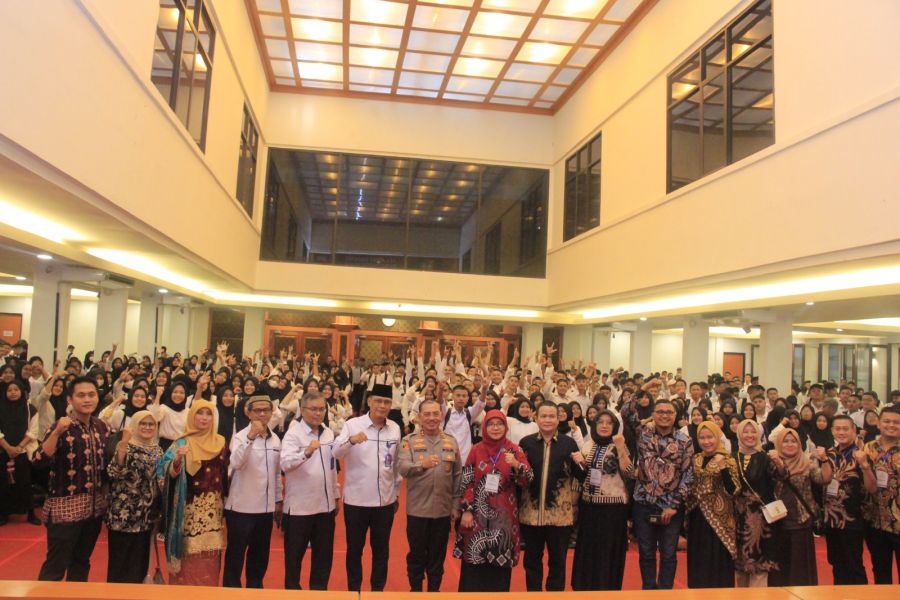 Kapolda Sumbar Beri Motivasi kepada Mahasiswa Baru di Universitas Bung Hatta 