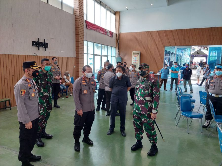Kapolda Sumbar bersama Danrem 032 Wirabraja Tinjau pelaksanaan Vaksinasi di HTT