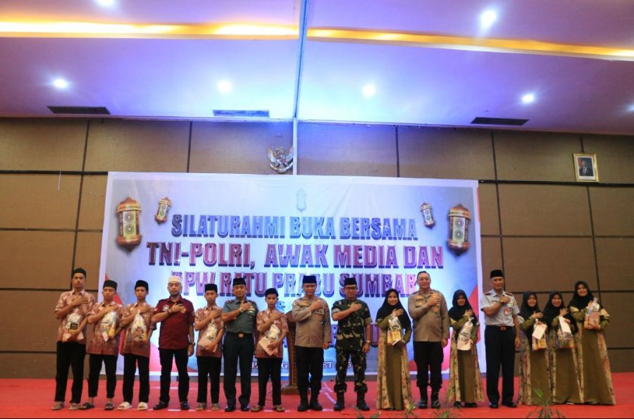 Kapolda Sumbar Buka Bersama TNI Polri, Awak media, DPW Ratu Prabu Serta Anak Yatim