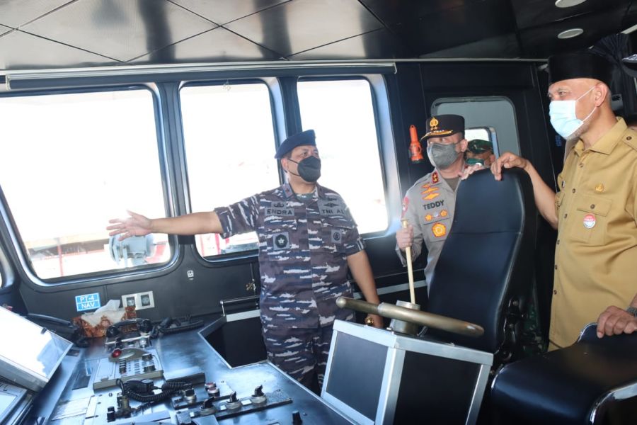 Kapolda Sumbar Hadiri Acara Pelepasan KRI Cakalang-852 di Pelabuhan Teluk Bayur