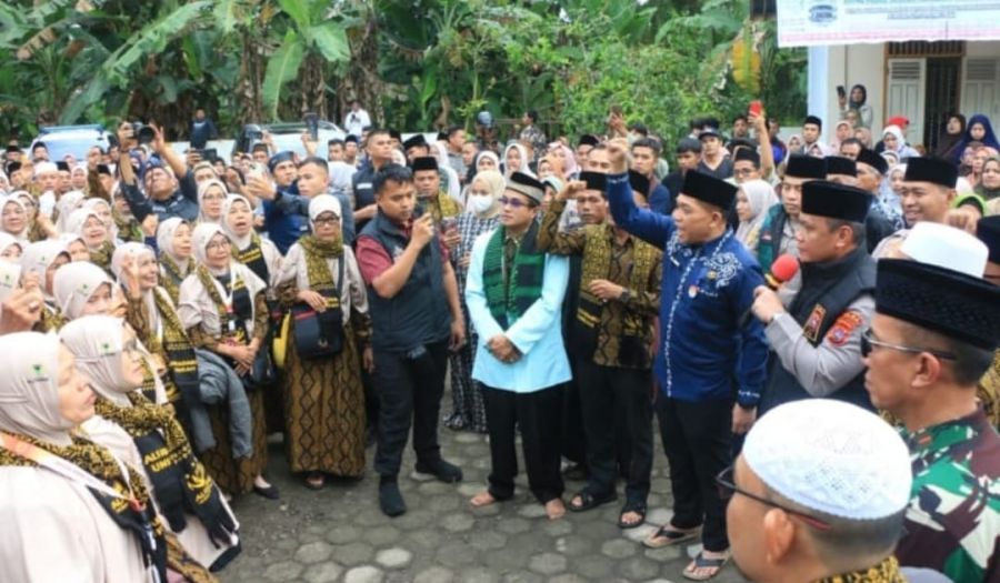 Kapolda Sumbar Lepas Jamaah Umroh dengan Pesan Sabar dan Ikhlas