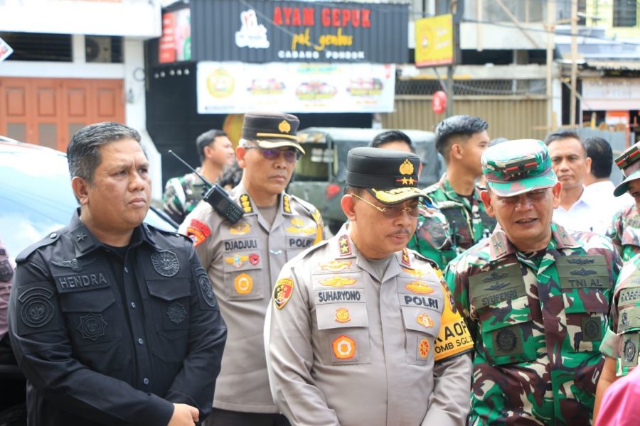 Kapolda Sumbar Monitoring Pelaksanaan Pemungutan Suara Disejumlah TPS di Kota Padang