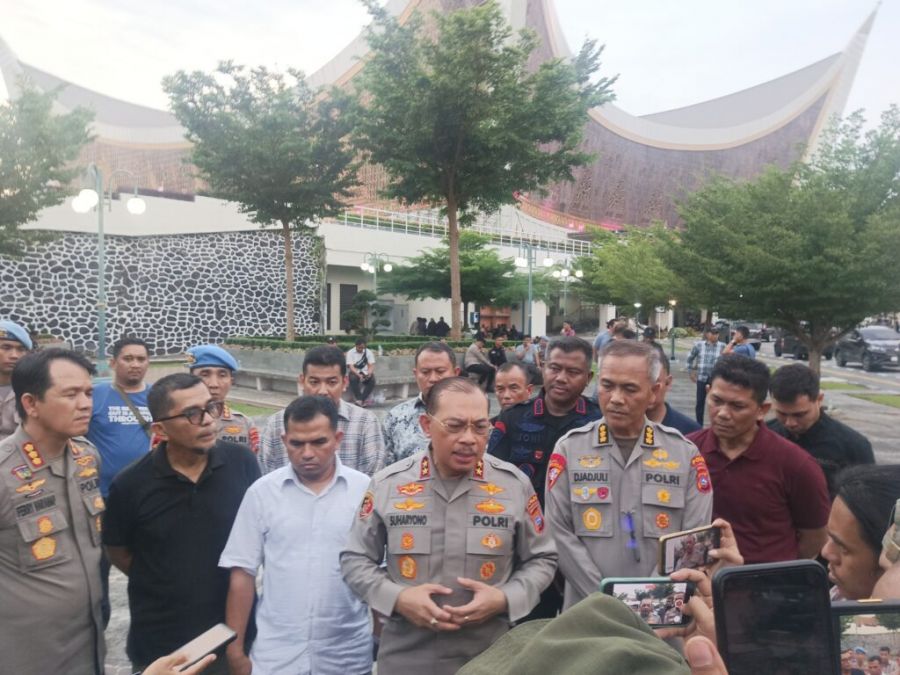 Kapolda Sumbar Pastikan Anggotanya Tidak Ada Yang Pijak Tempat Ibadah di Mesjid Raya Sumbar