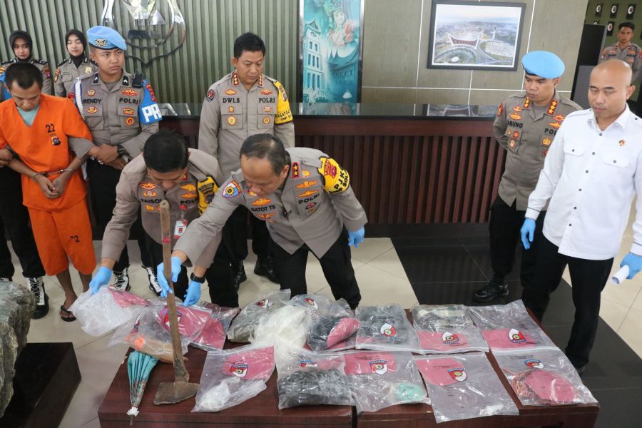 Kapolda Sumbar Pimpin Doorstop penyerahan Tahap II Tersangka In Dragon