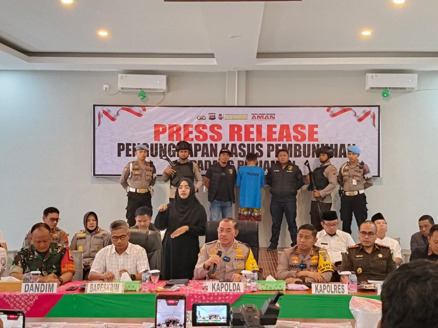 Kapolda Sumbar Pimpin Konferensi Pers Pengungkapan Kasus Pembunuhan & Pemerkosaan di Padang Pariaman
