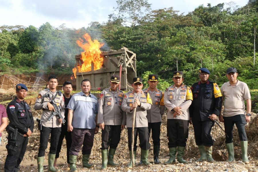 Kapolda Sumbar Pimpin Operasi Pemberantasan kegitatan Tambang Ilegal di Solok Selatan