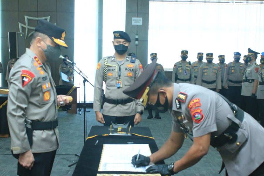 Kapolda Sumbar Pimpin Sertijab 5 PJU dan 5 Kapolres 