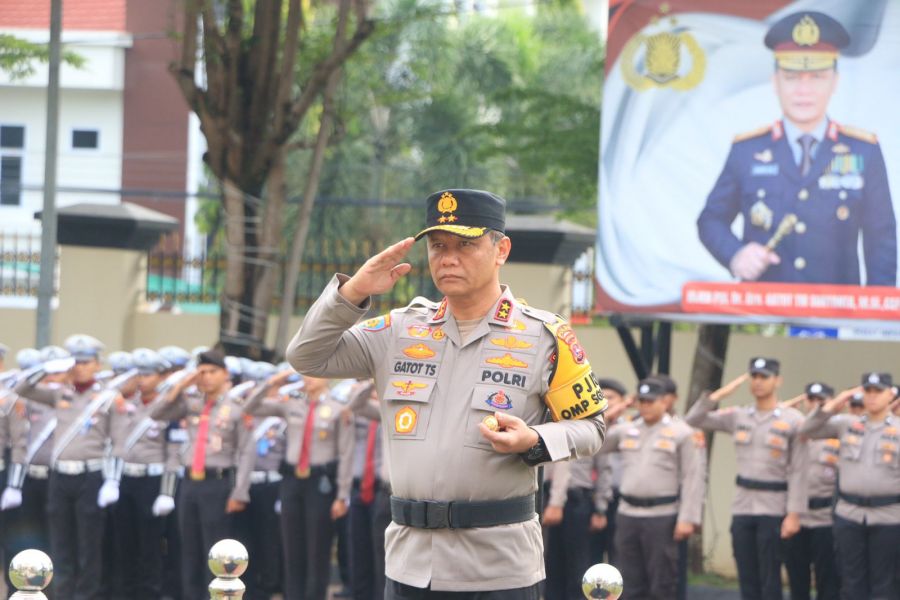 Kapolda Sumbar Pimpin Upacara Bulanan di Mapolda Sumbar