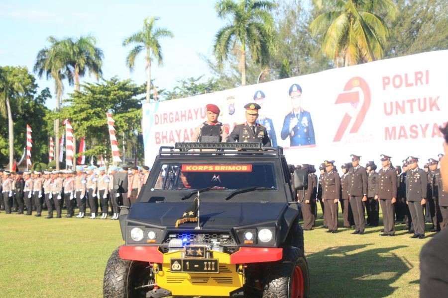 Kapolda Sumbar Pimpin Upacara Hari Bhayangkara ke-79 di Lapangan Istana Gubernur Sumatera Barat