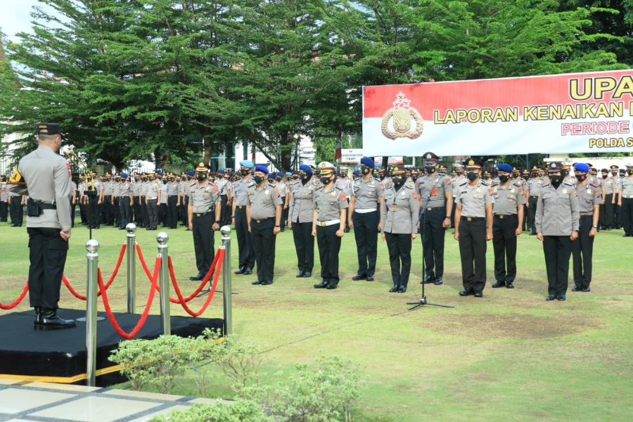 Kapolda Sumbar Pimpin Upacara Kenaikan Pangkat Personel Polri