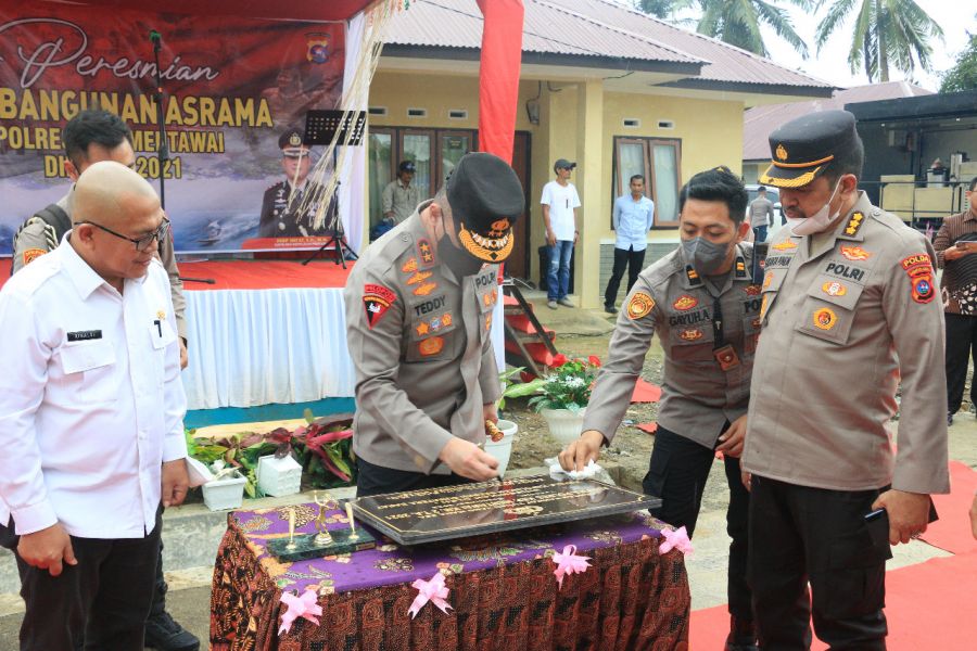 Kapolda Sumbar Resmikan Asrama Polres Kep. Mentawai