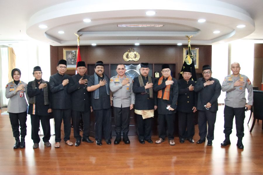 Kapolda Sumbar Terima Kunjungan Ketua LKAAM Sumbar