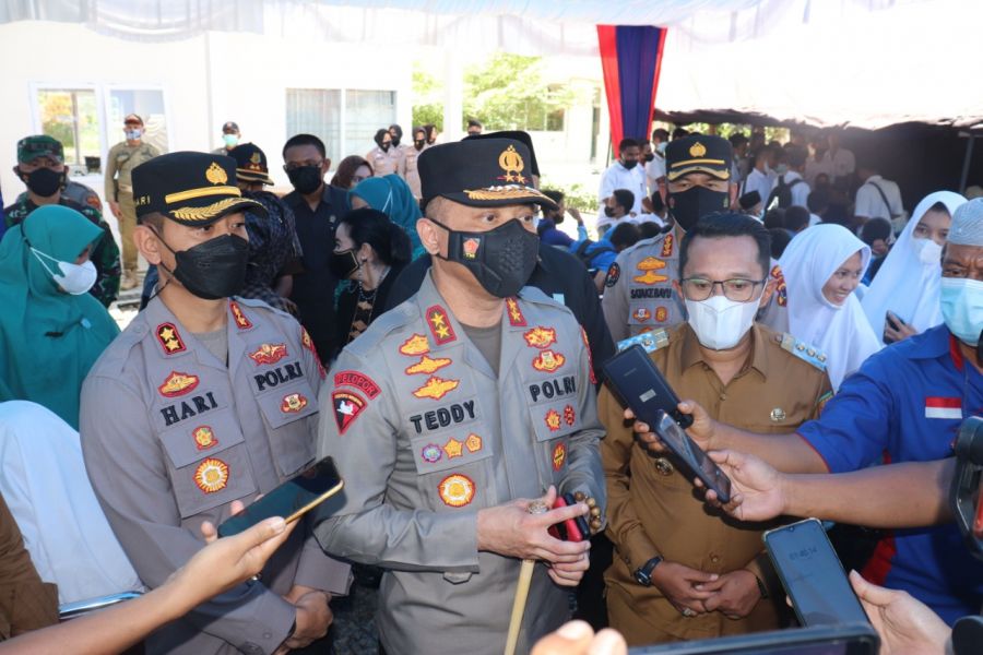 Kapolda Sumbar Tinjau Vaksinasi Massal di Sentra Industri Tenun Lintau Buo