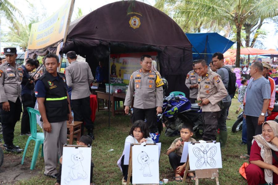Kapolres Pasaman Barat Tinjau Pemukiman Warga di Pantai Sikabau Pasca Gempa 7,3 Magnitudo
