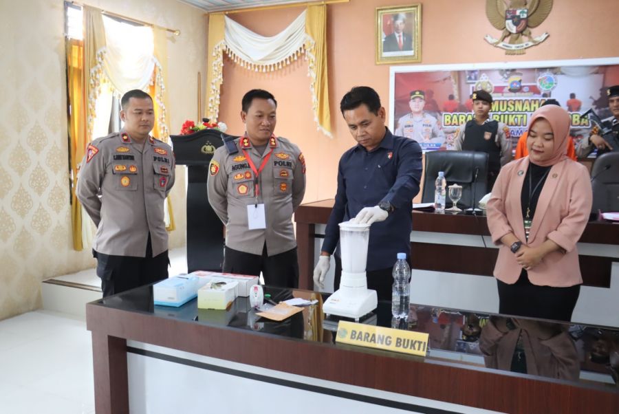 Kapolres Pasaman Barat Pimpin Kegiatan Pemusnahan Barang Bukti Narkotika Jenis Sabu