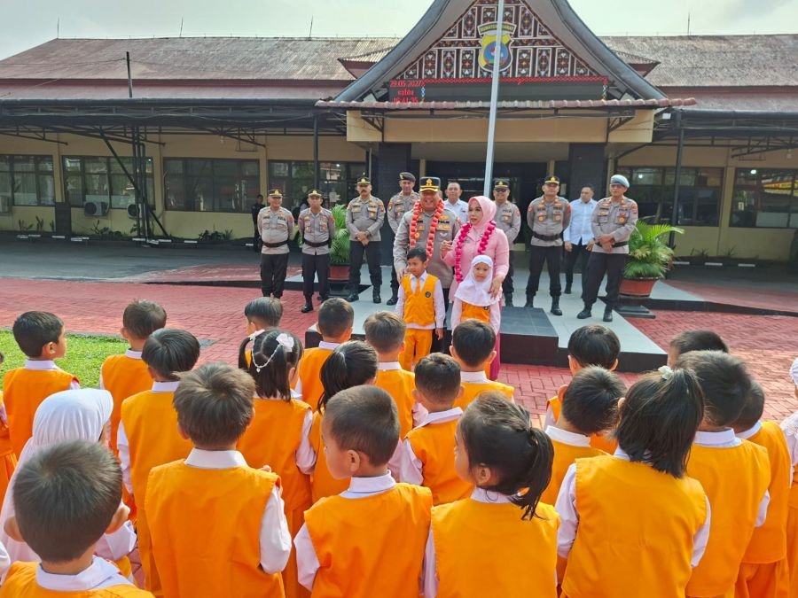 Kapolres Pasaman Beri Edukasi Sejak Dini, Sambut Hangat Kunjungan Anak-Anak TK Kemala Bhayangkara 08