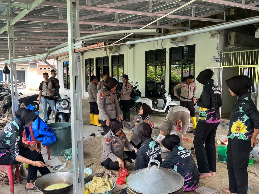 Kapolresta Padang Tinjau Dapur Umum dan Posko Tanggap Darurat Bencana di Sungai Lareh Lumin