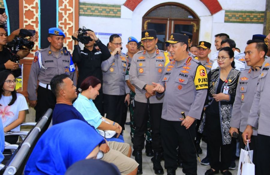 Kapolri Cek Langsung Pelayanan Arus Balik di Stasiun Tawang, Dorong Pemudik Gunakan Kereta Api