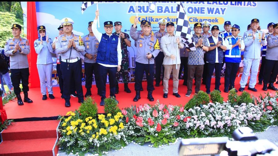Kapolri Pimpin Pelepasan One Way Nasional Tol Kalikangkung-Cikampek