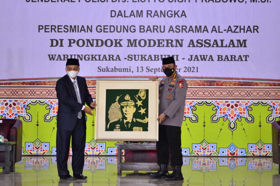 Kapolri Resmikan Gedung Baru Ponpes Assalam Sekaligus Tinjau Vaksinasi se-Jawa Barat