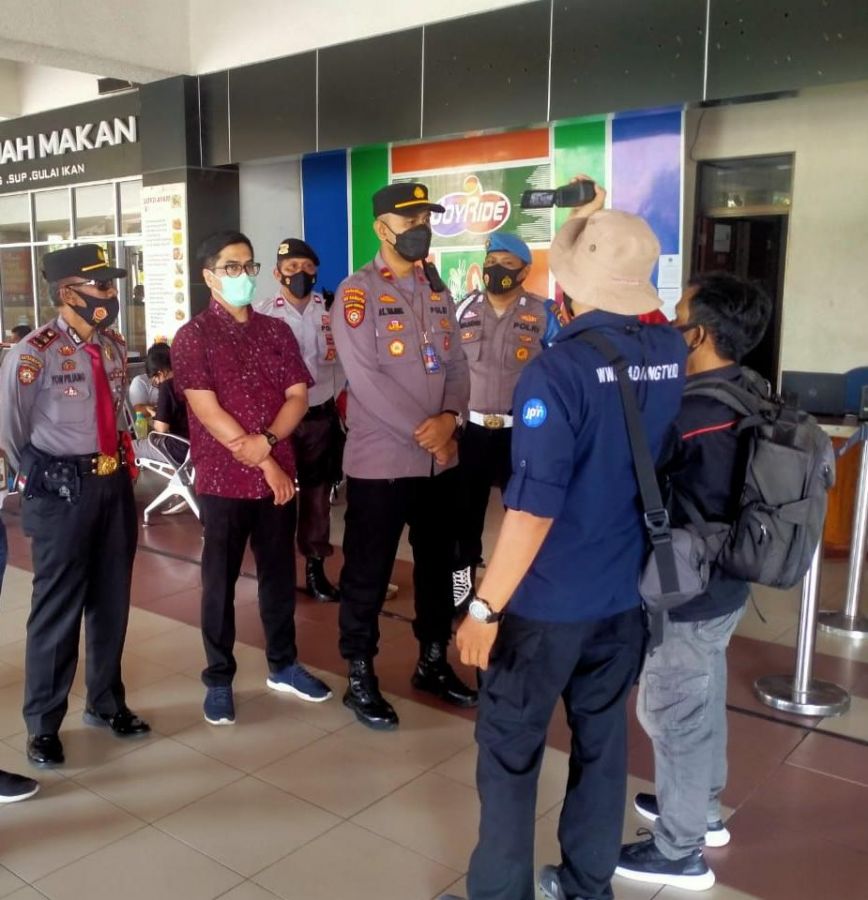 Kapolsek BIM Tinjau Lokasi Swab Antigen di Bandara 