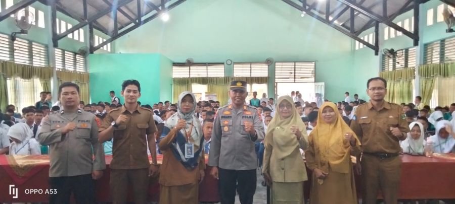 Kasat Binmas Polres Sawahlunto Edukasi Siswa Baru SMKN 2 Bahaya Judi Online
