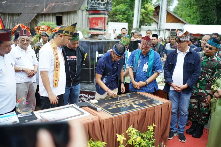 Keaslian Perkampungan Adat Nagari Sijunjung Masih Terjaga, Sandiaga Uno: Saya Berada di Lorong Waktu