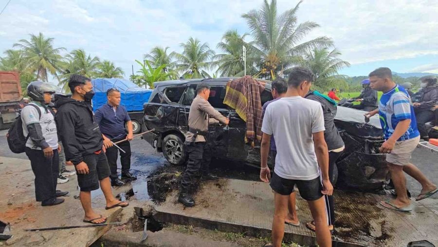 Kecelakaan Beruntun di Sicincin, Pengemudi Innova Tewas dan 10 Orang Terluka