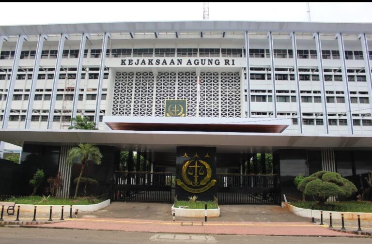 Kejagung Periksa Tiga Orang Saksi Terkait Dugaan Korupsi Dalam Impor Besi Atau Baja